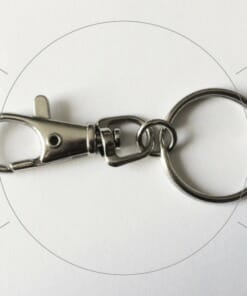 Porte badge mousqueton avec anneau métallique
