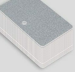 Impression badge professionnel nominatif carte plastique pvc argent paysage perforation ronde cardzprinter