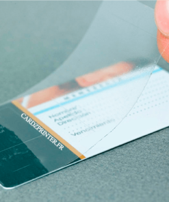 un autre exemple de protection adhésive transparente disposée sur un carte de membre personnalisée