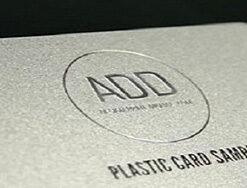 Classe, sobre et brillante, la carte pvc glitter argent à de nombreux avantages pour votre création de carte vip