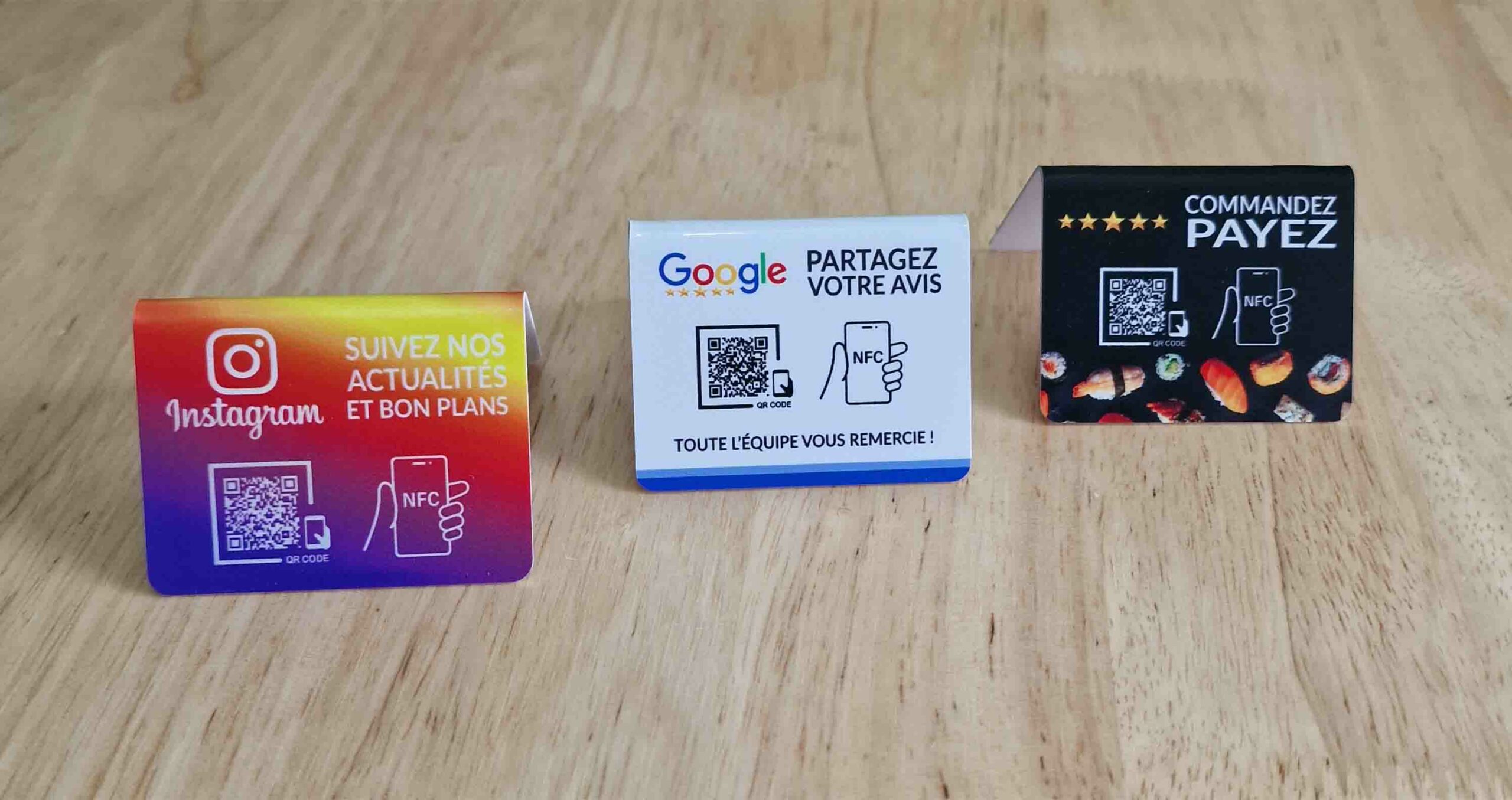 Ajoutez sur vos tables ces petits chevalets NFC pour demande d'avis, Instagram, passer commande, consulter un menu,etc.