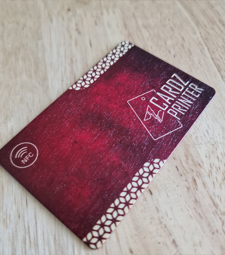 impression couleur personnalisée sur carte NFC en bois de tilleul